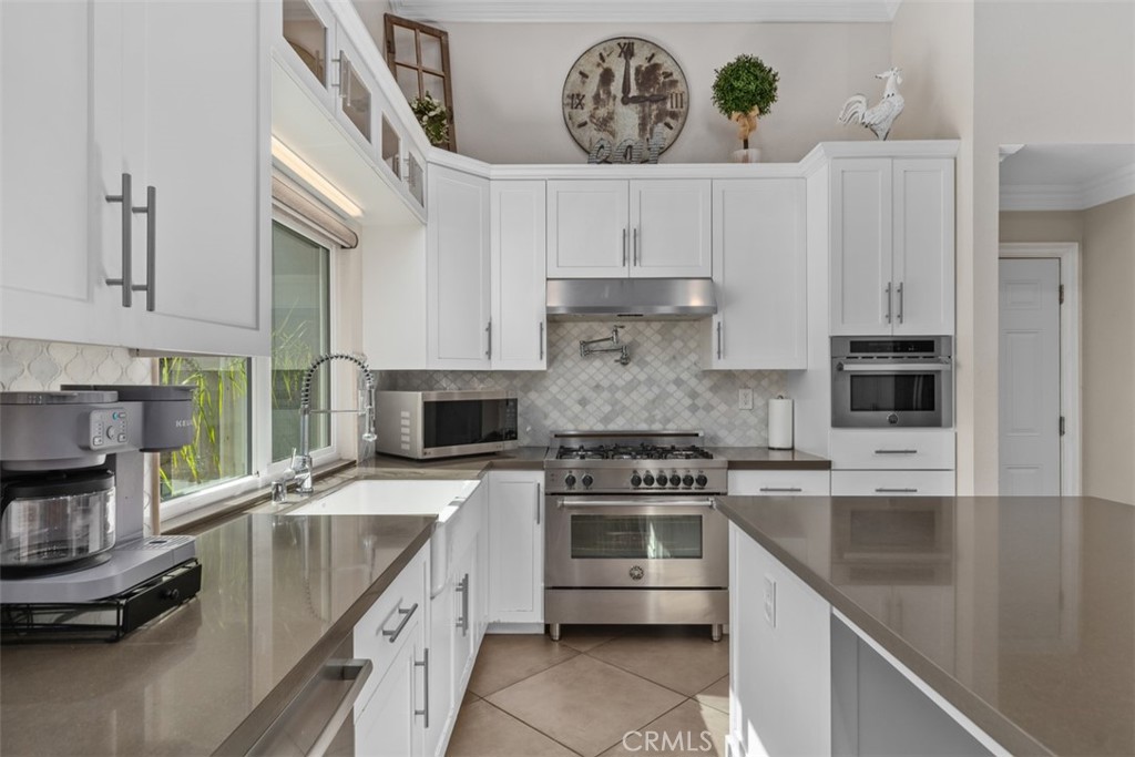 5590 Calle Vista Linda