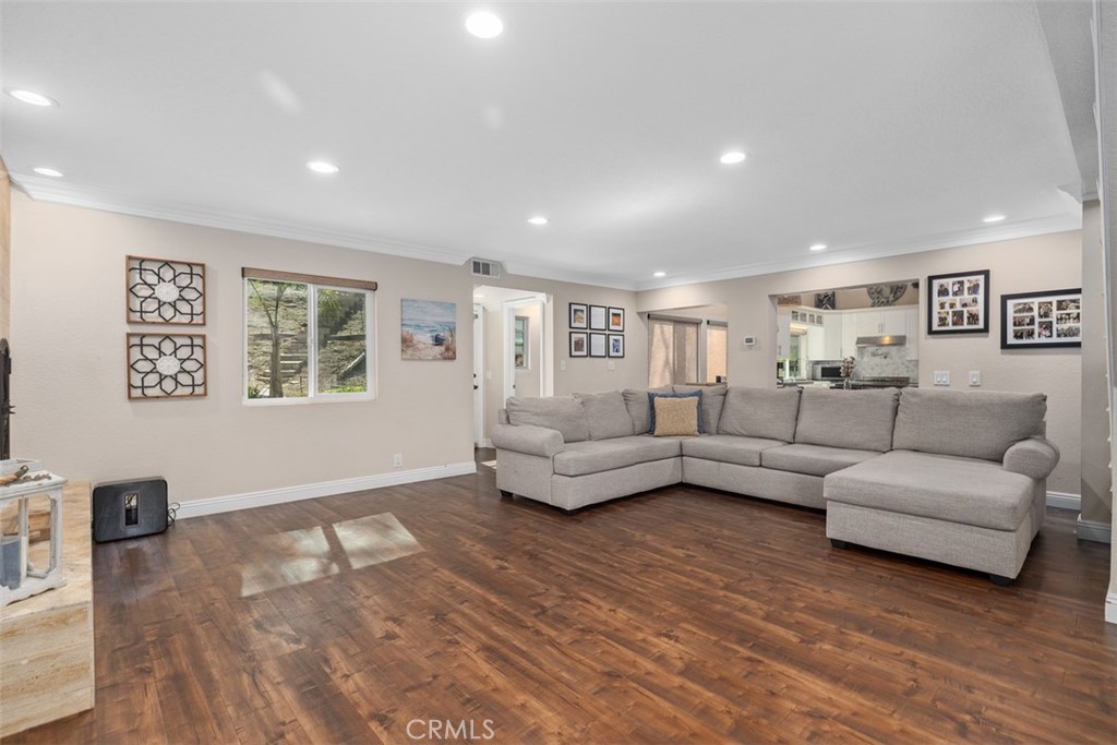 5590 Calle Vista Linda