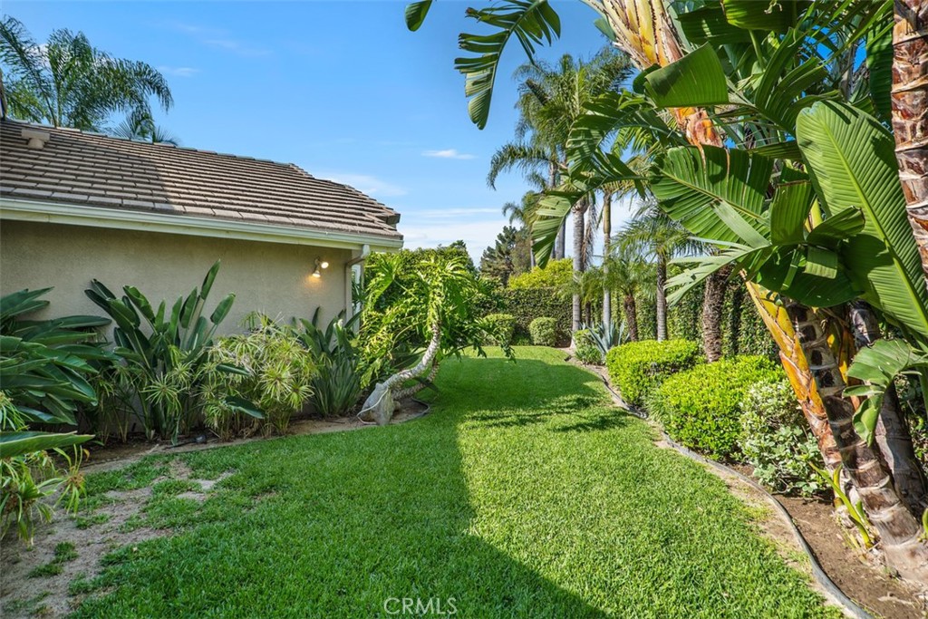 5590 Calle Vista Linda