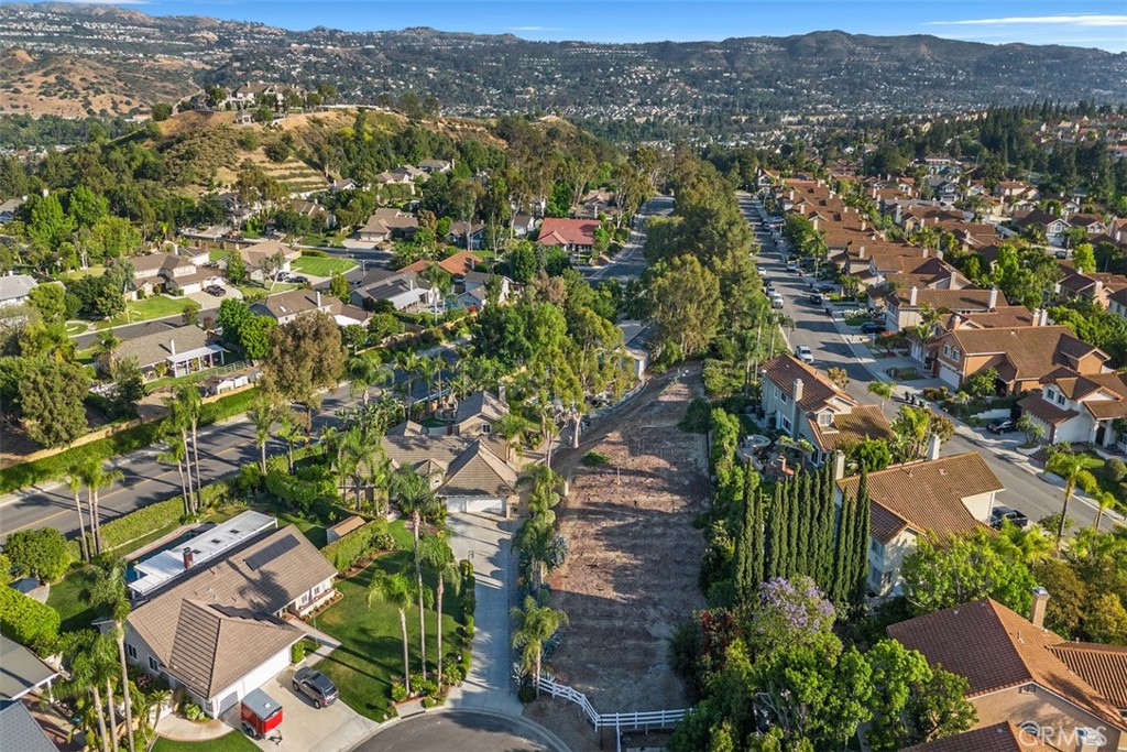 5590 Calle Vista Linda
