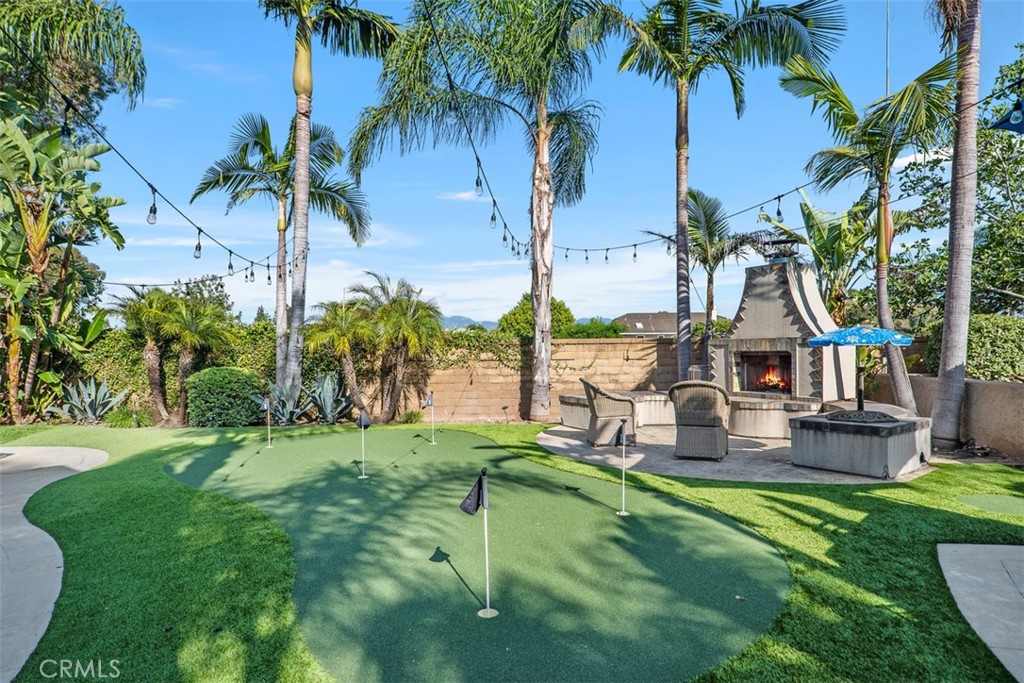 5590 Calle Vista Linda