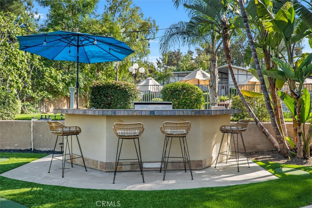 5590 Calle Vista Linda