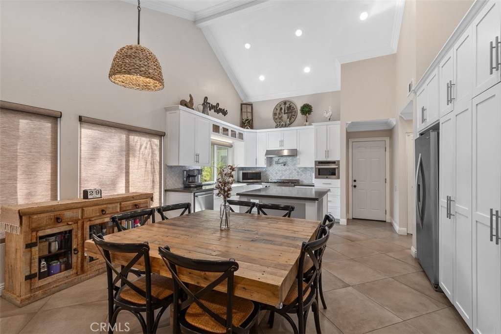 5590 Calle Vista Linda