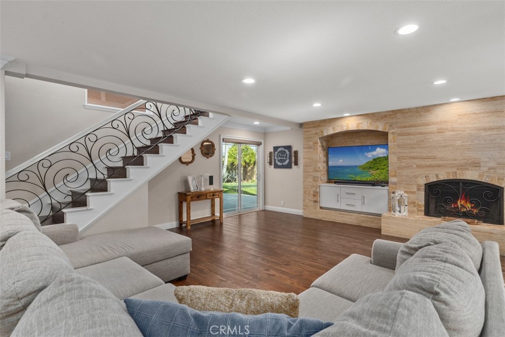 5590 Calle Vista Linda