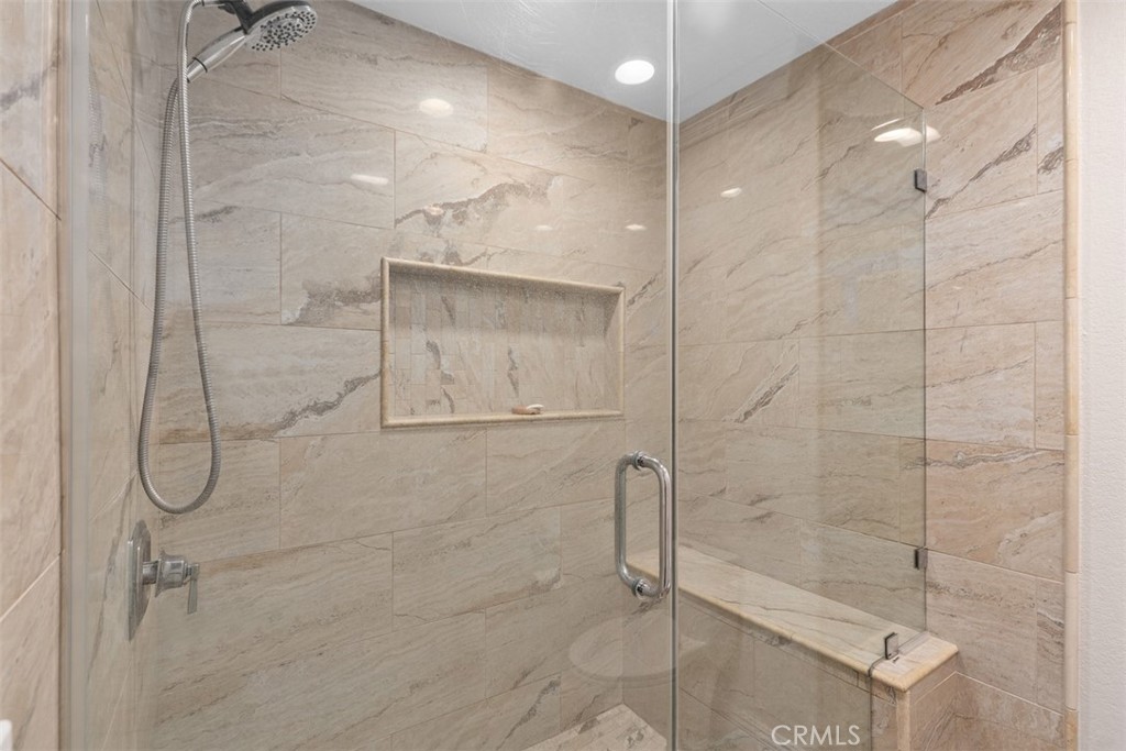 5590 Calle Vista Linda