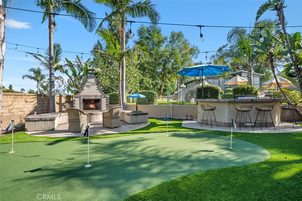 5590 Calle Vista Linda