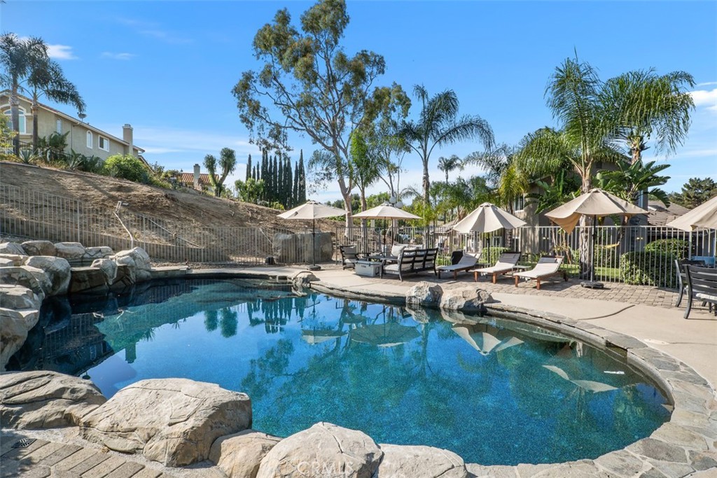 5590 Calle Vista Linda