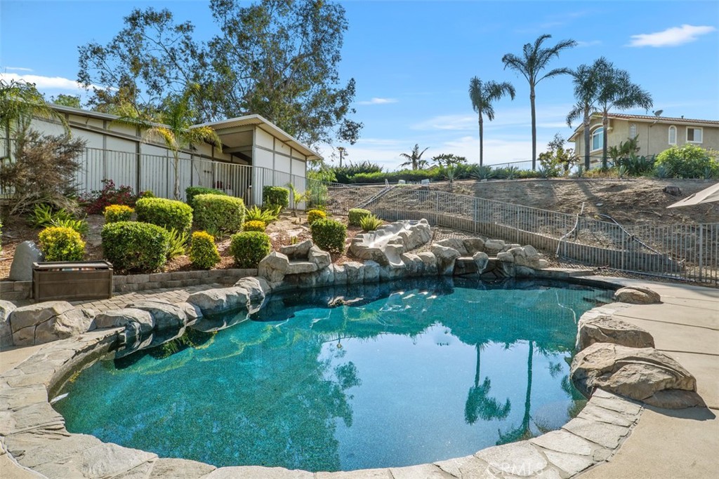 5590 Calle Vista Linda
