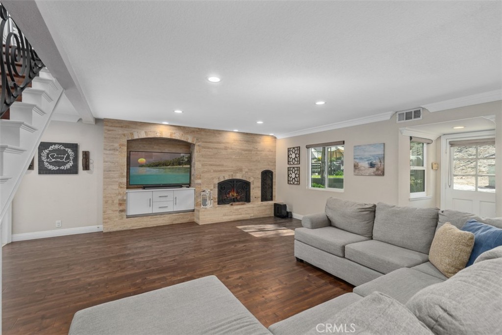 5590 Calle Vista Linda