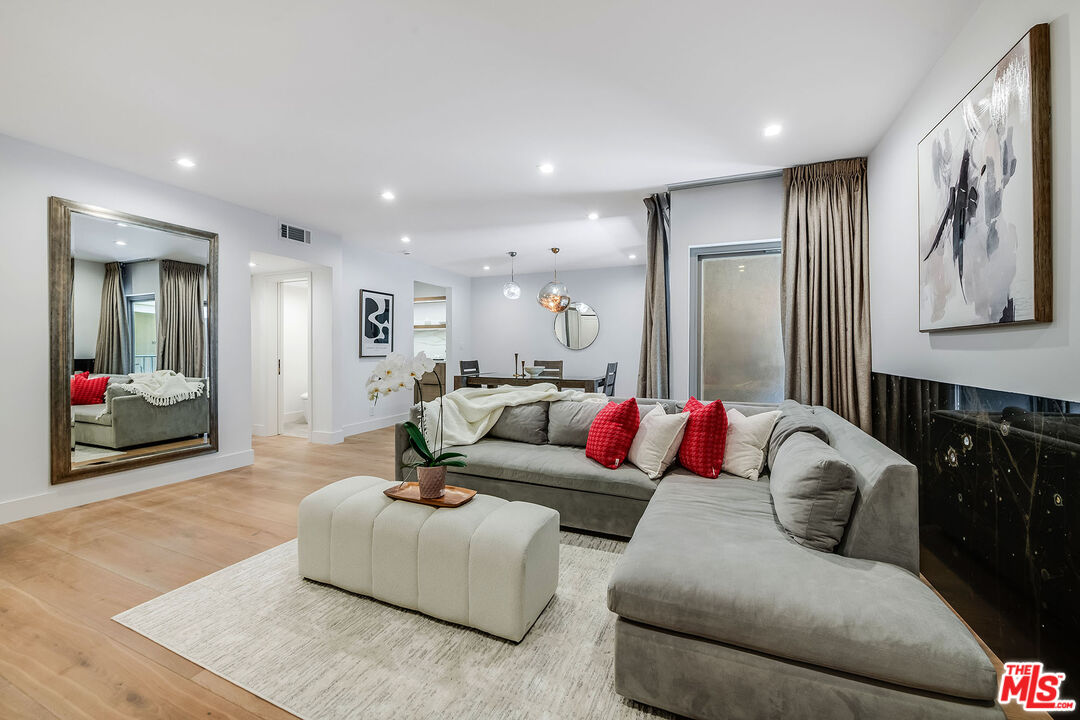 439 N Doheny Dr Unit: 204