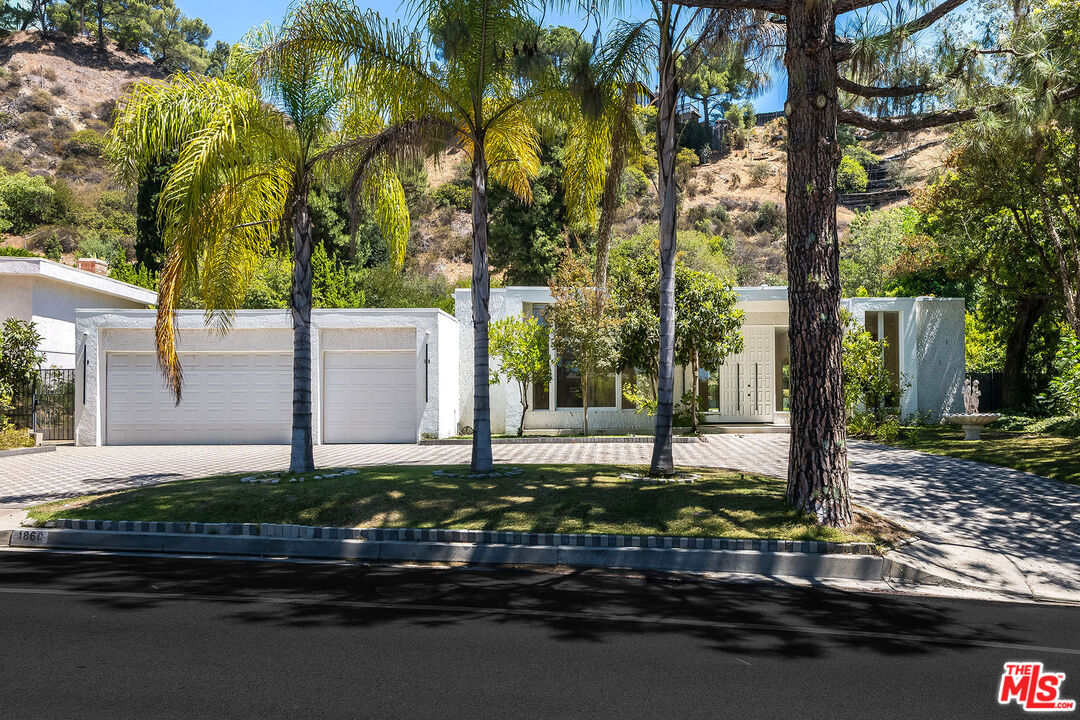 1860 Loma Vista Dr