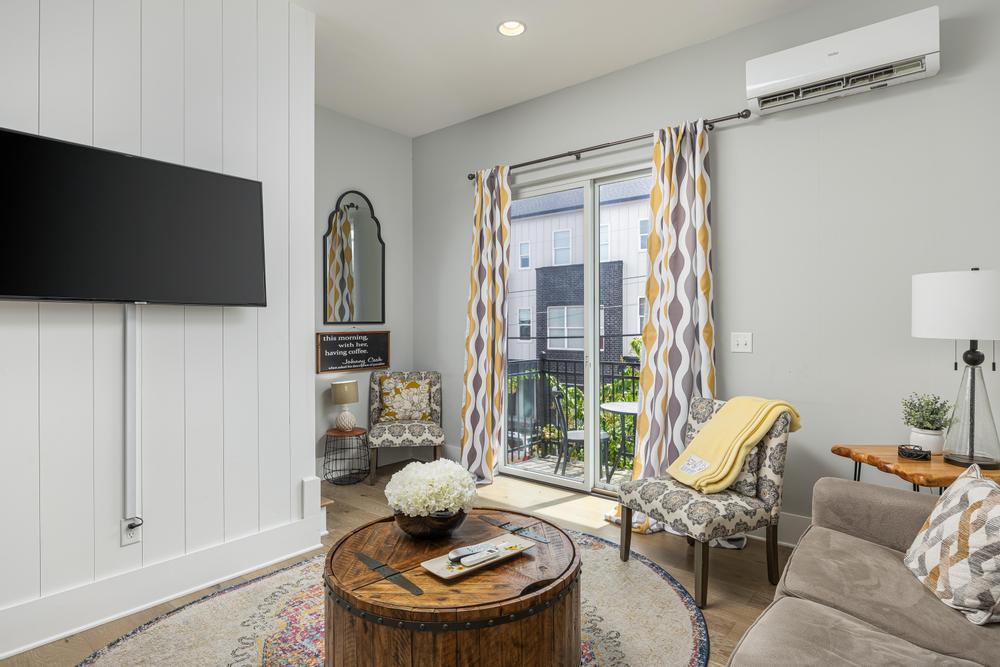 207 W 16th Street
