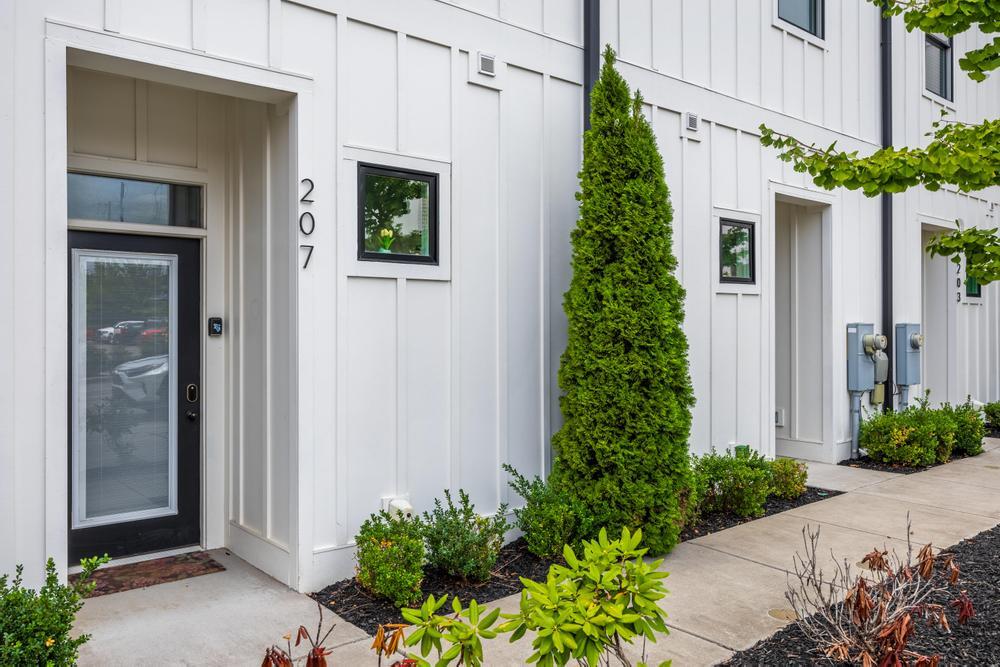 207 W 16th Street