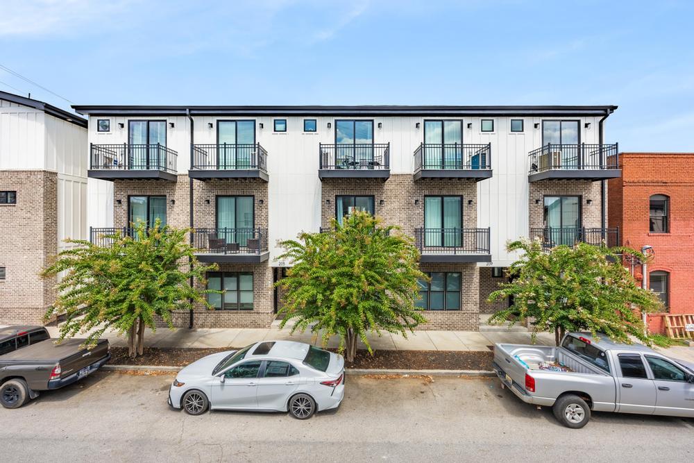 207 W 16th Street