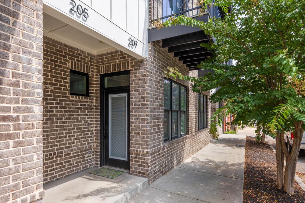 207 W 16th Street