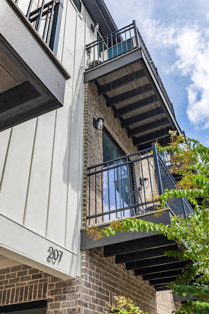 207 W 16th Street