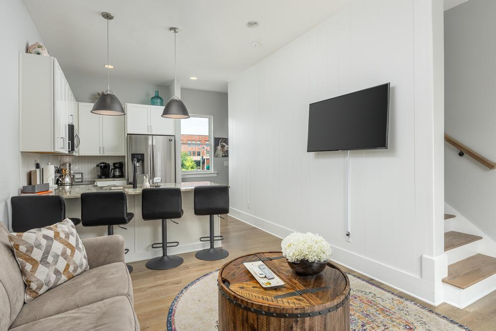 207 W 16th Street