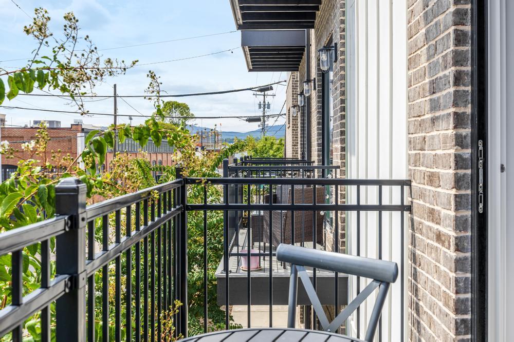 207 W 16th Street