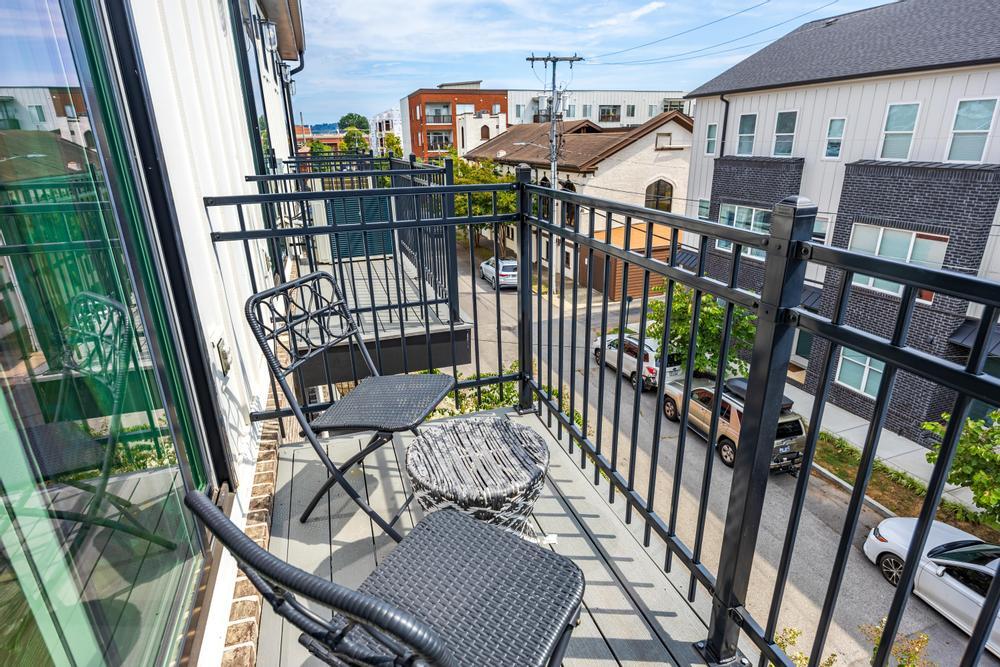 207 W 16th Street