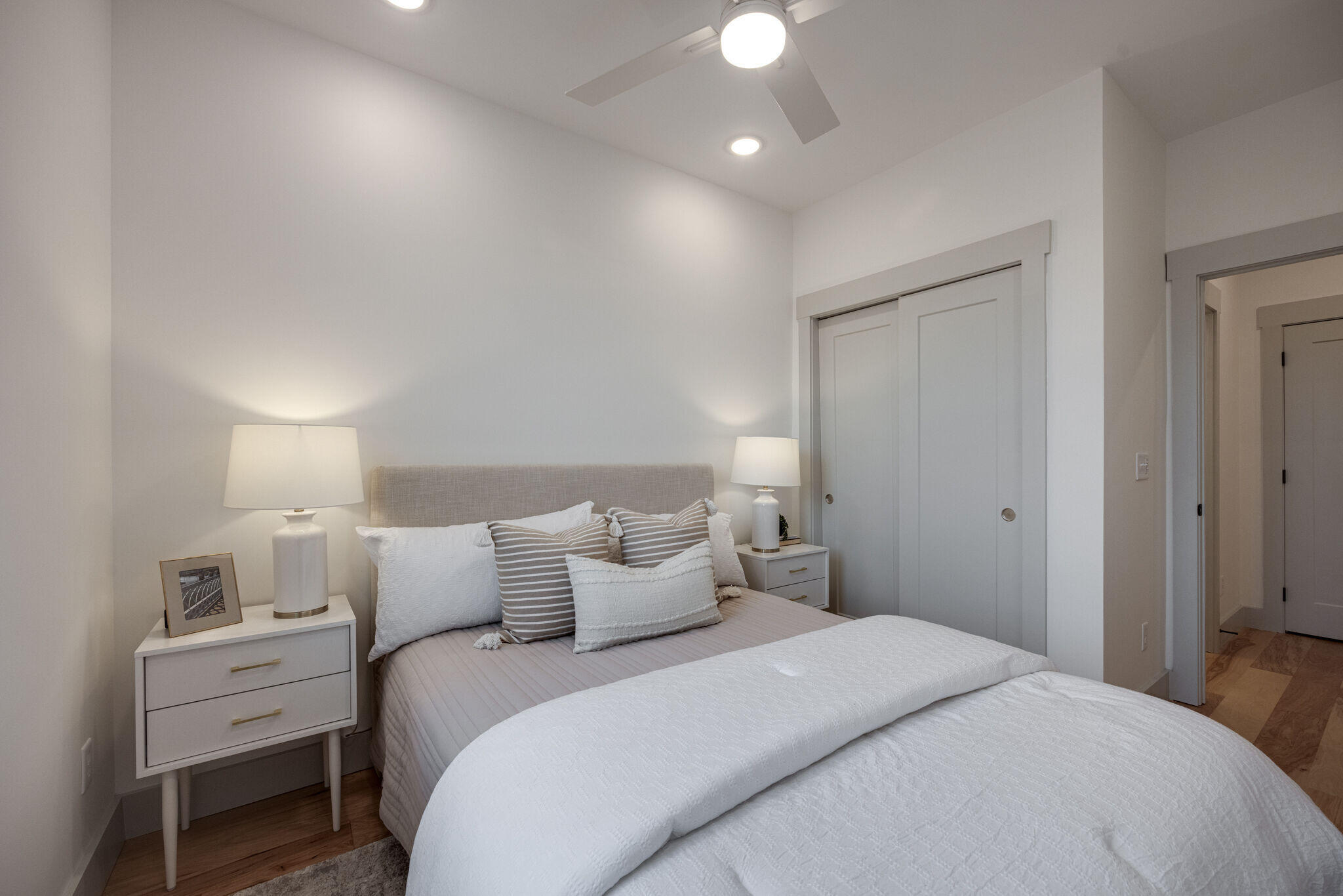 724 W Bell, #110 Avenue