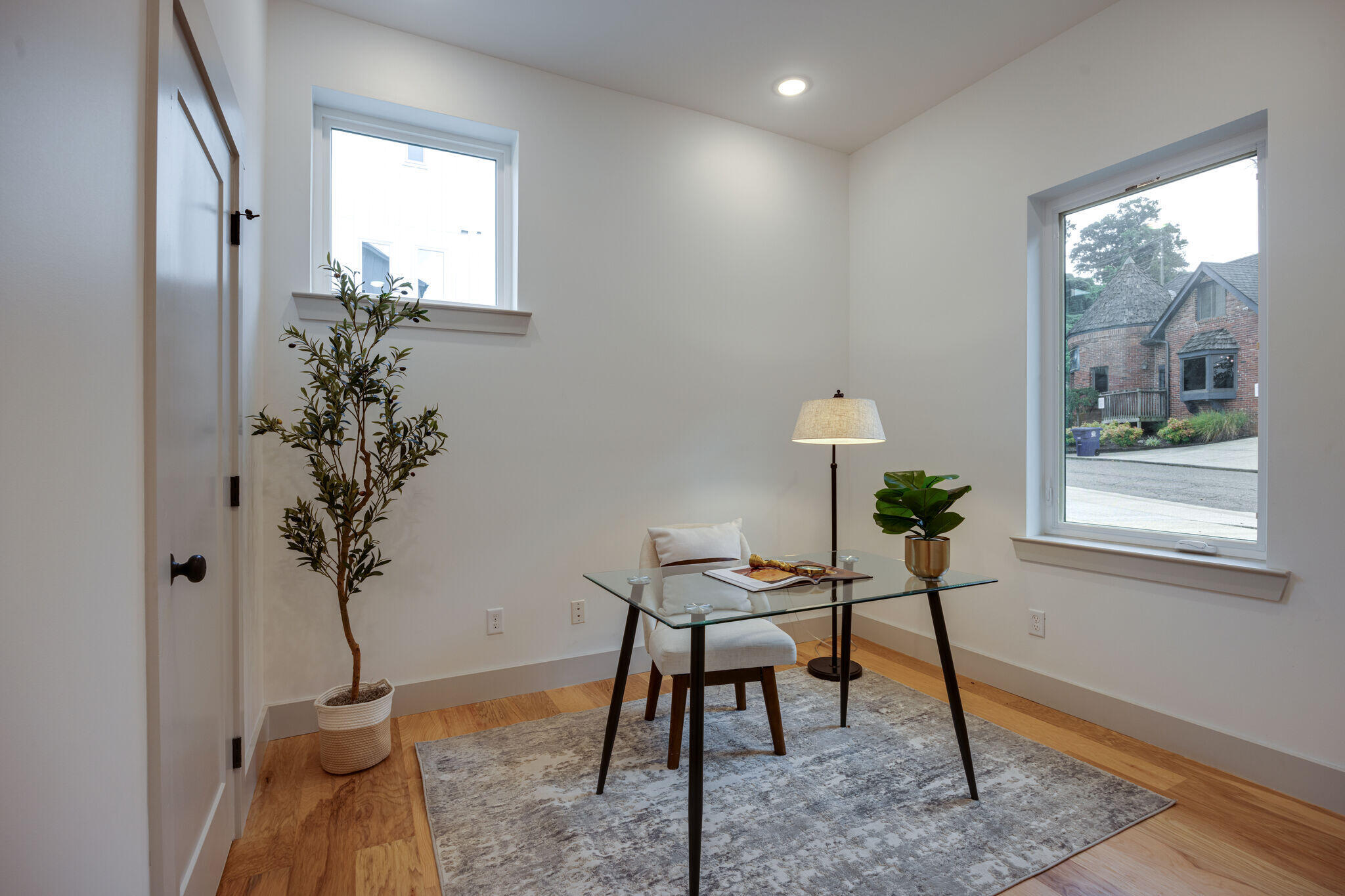724 W Bell, #110 Avenue