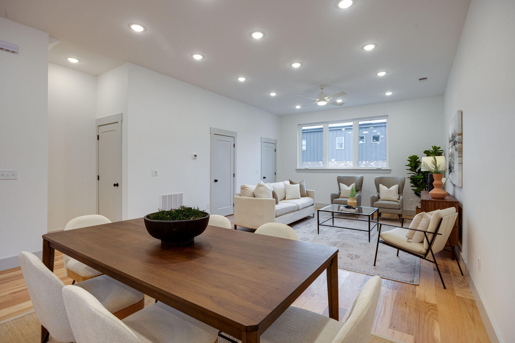 724 W Bell, #110 Avenue