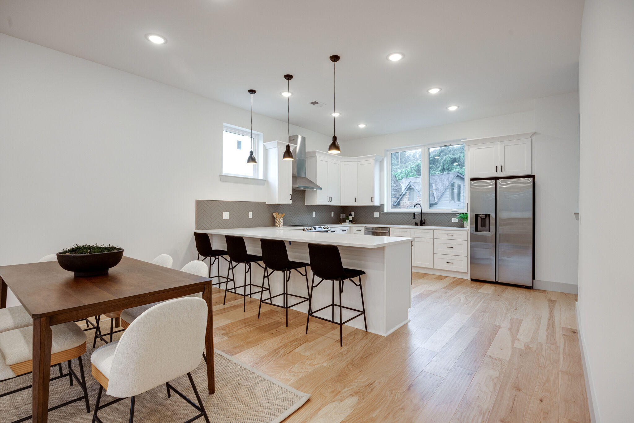 724 W Bell, #110 Avenue