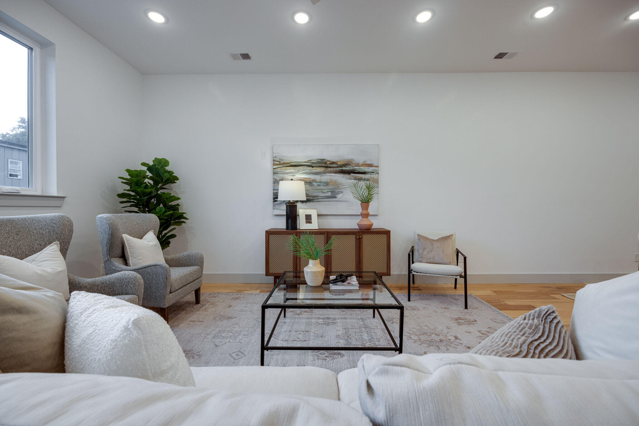 724 W Bell, #110 Avenue
