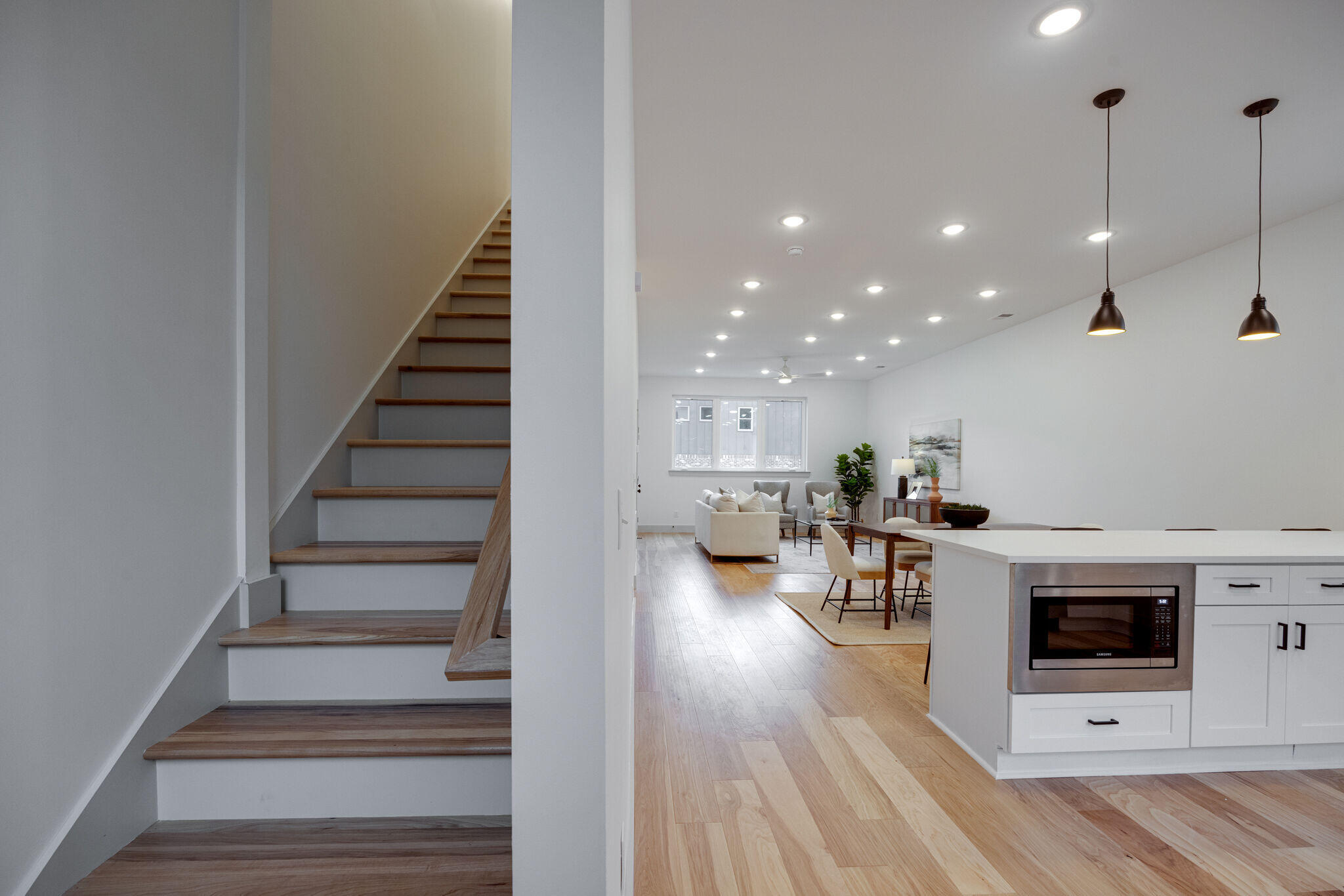 724 W Bell, #110 Avenue