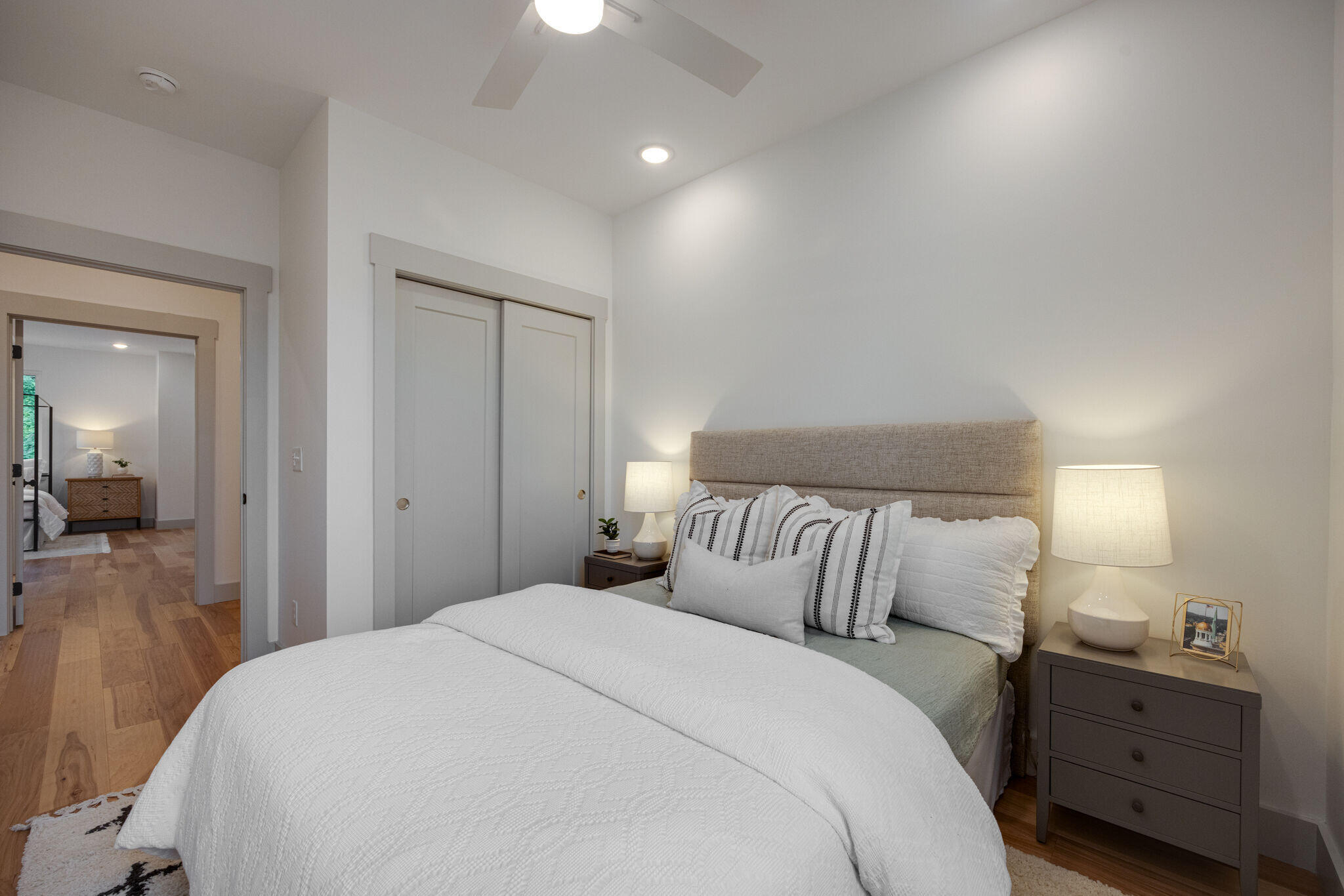 724 W Bell, #110 Avenue