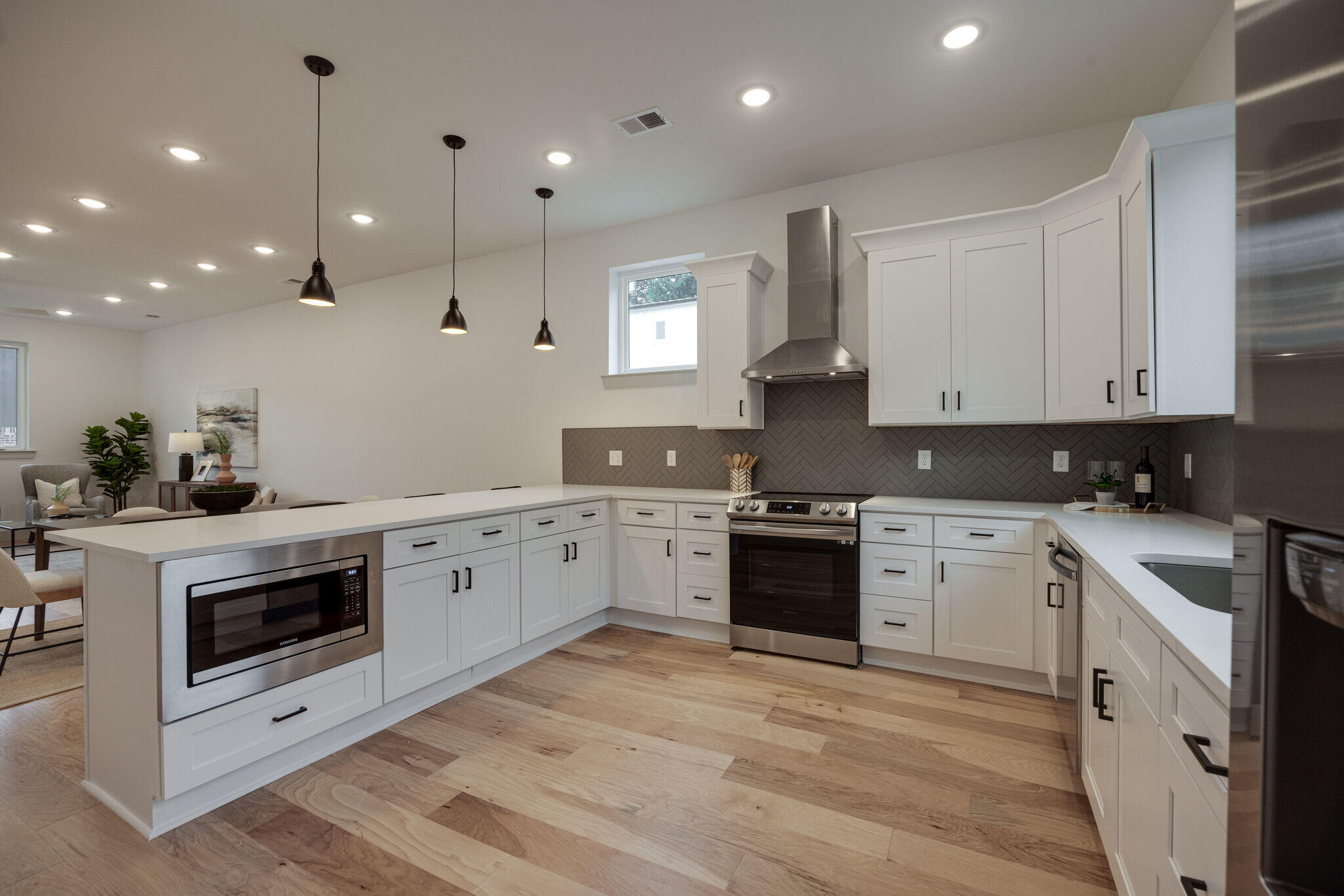 724 W Bell, #110 Avenue
