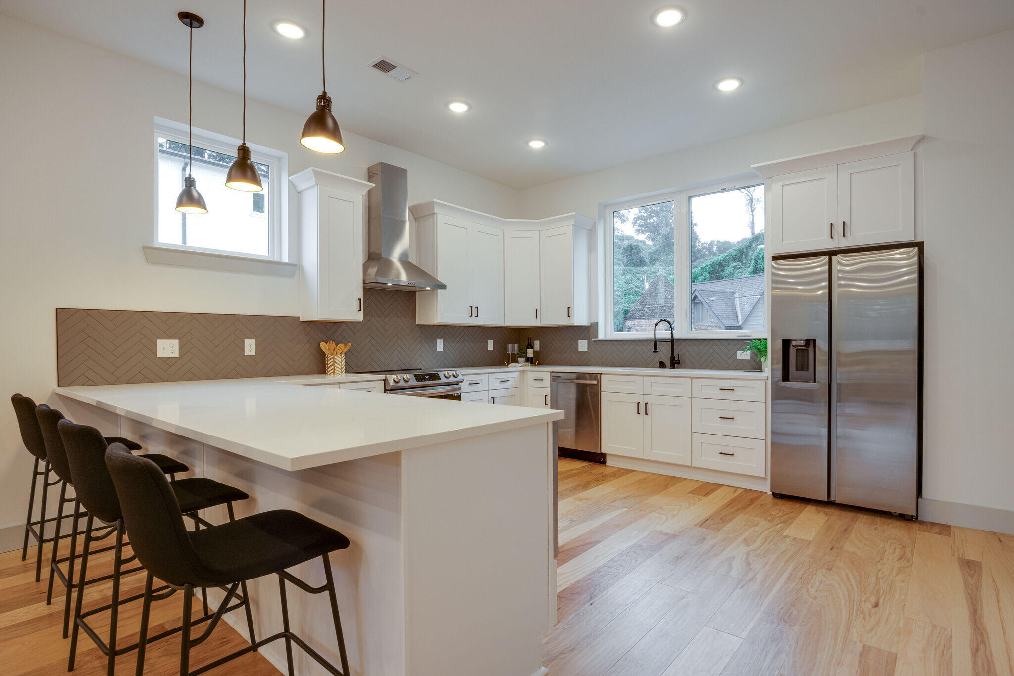 724 W Bell, #110 Avenue