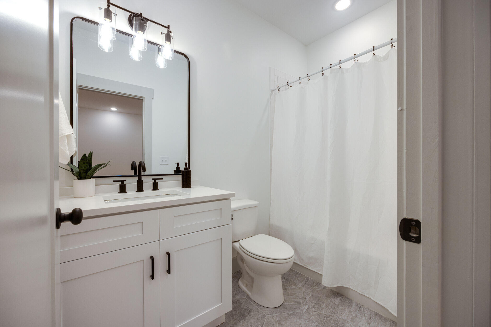 724 W Bell, #110 Avenue