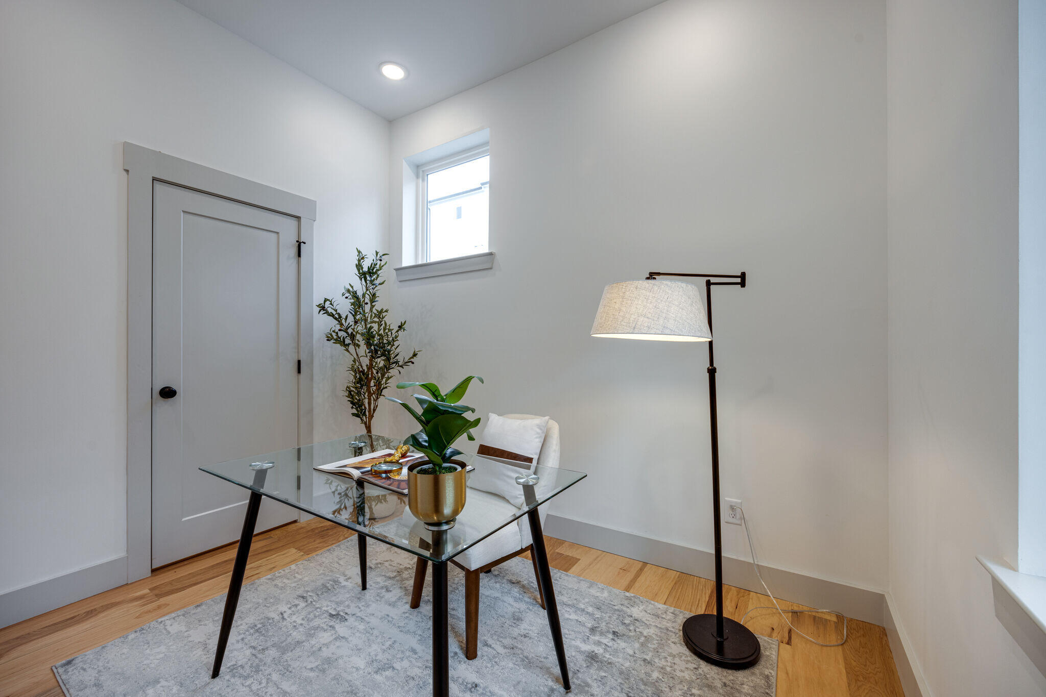 724 W Bell, #110 Avenue