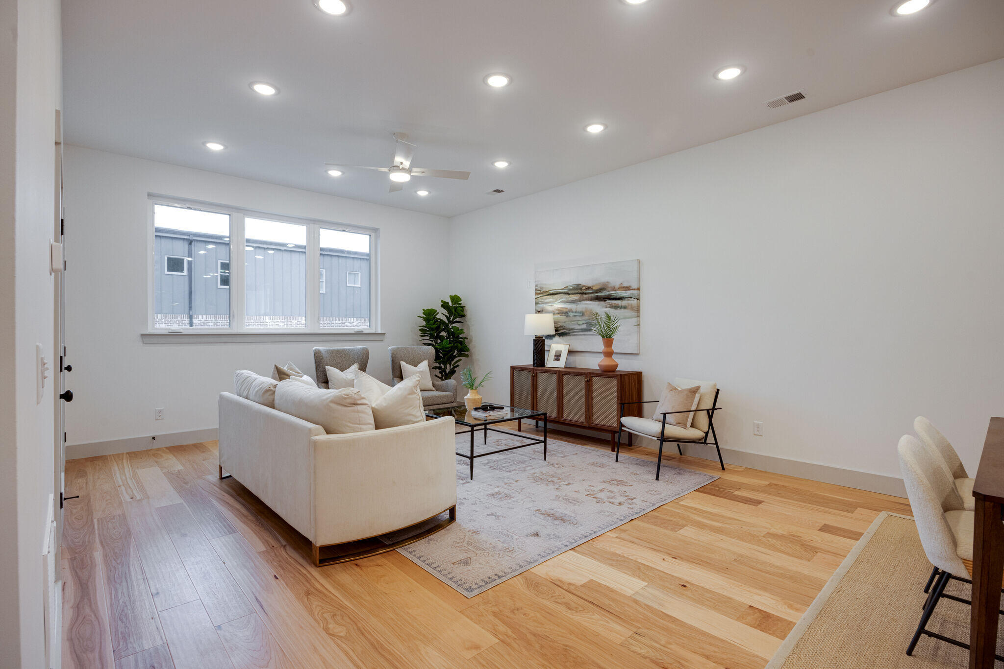 724 W Bell, #110 Avenue