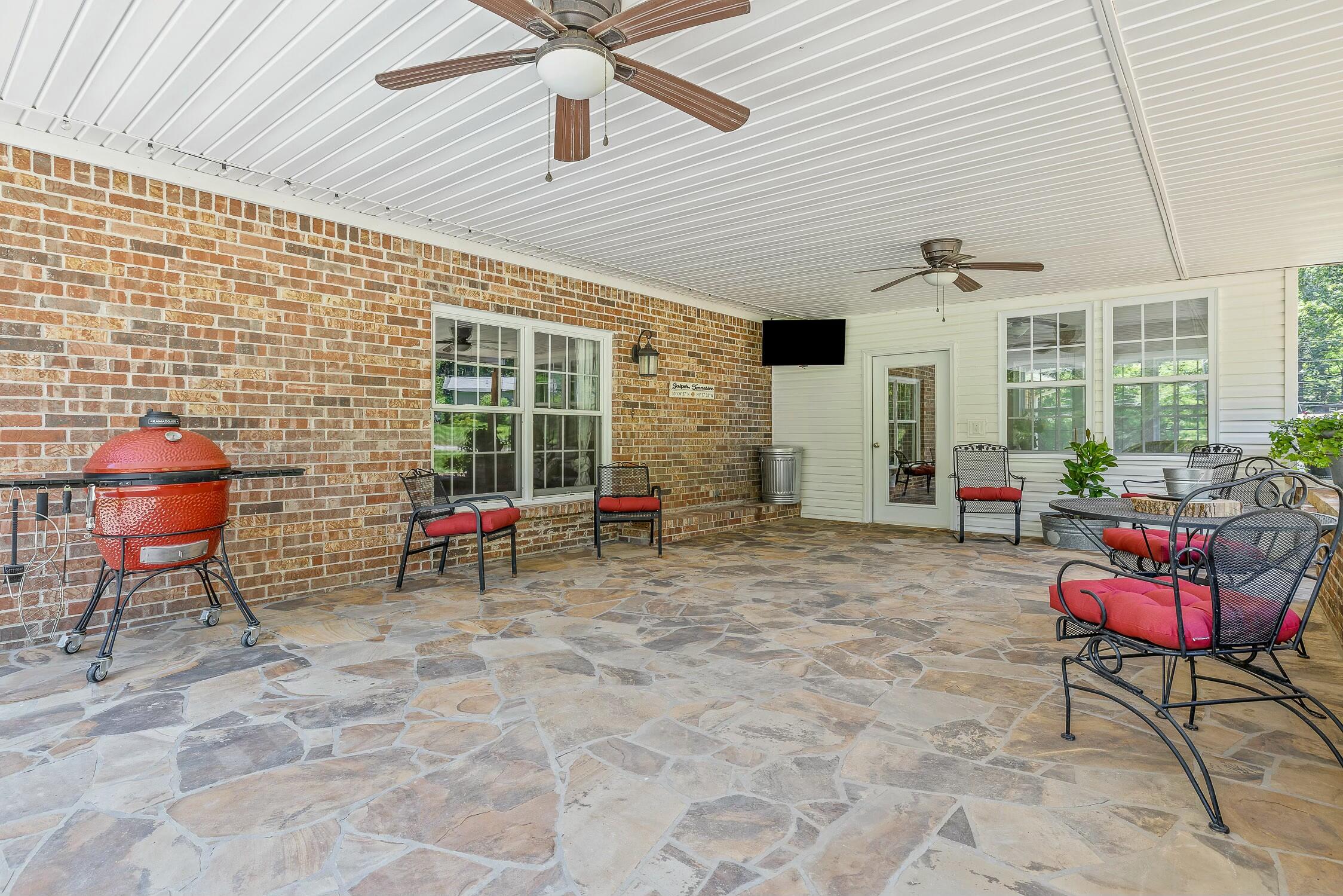 100 Sweetgum Avenue