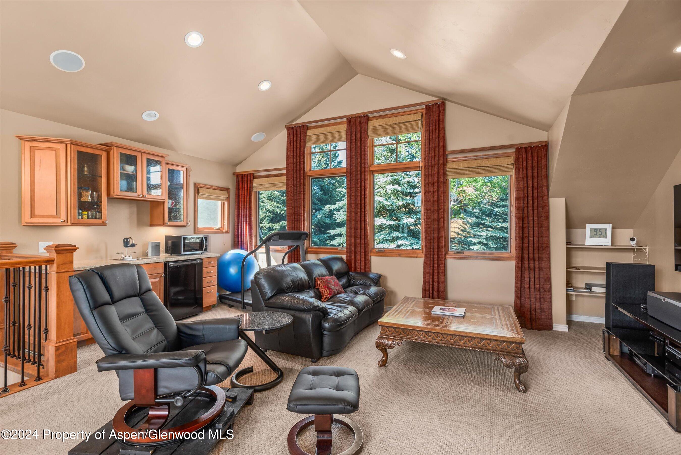 122 Crystal Canyon Drive