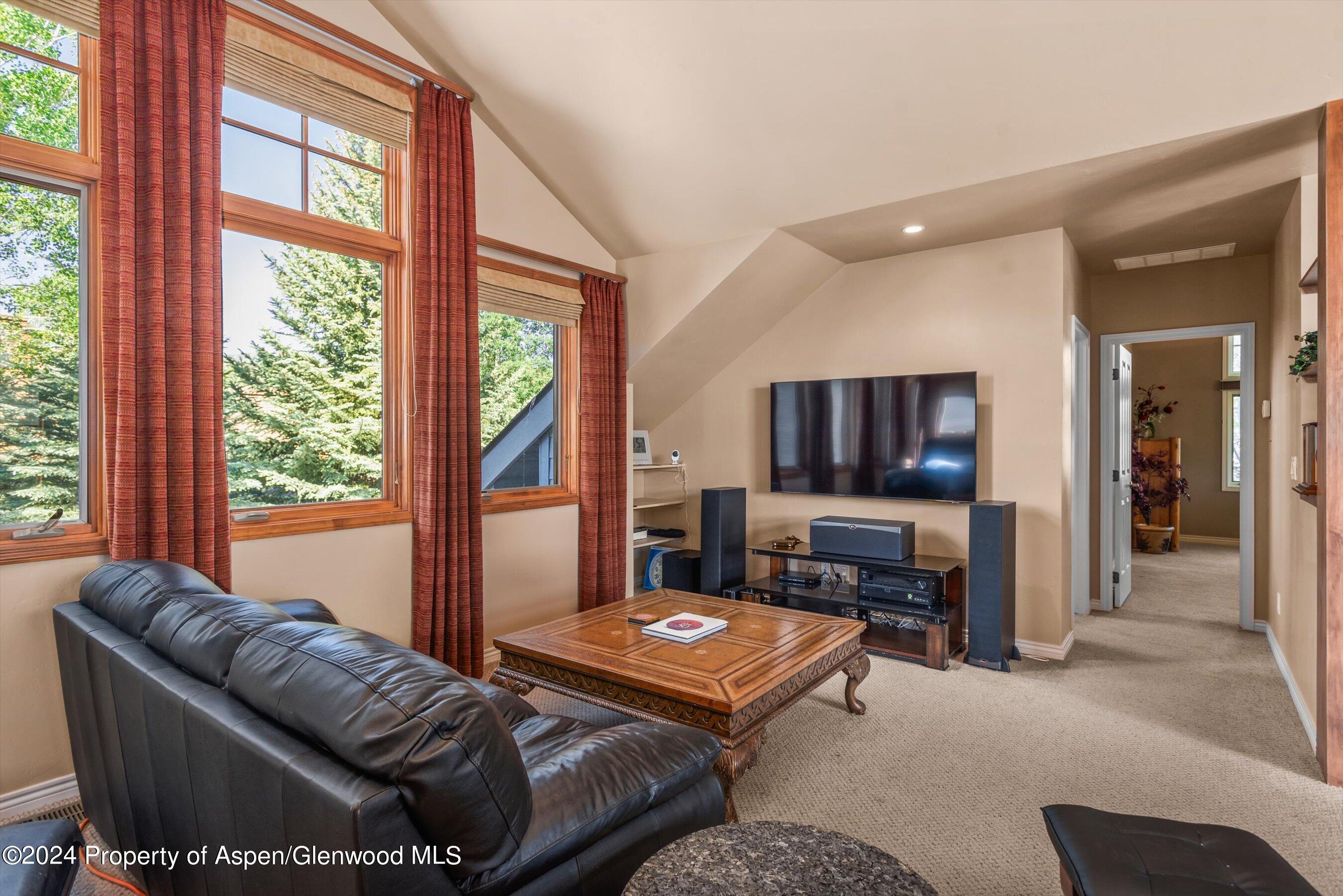 122 Crystal Canyon Drive