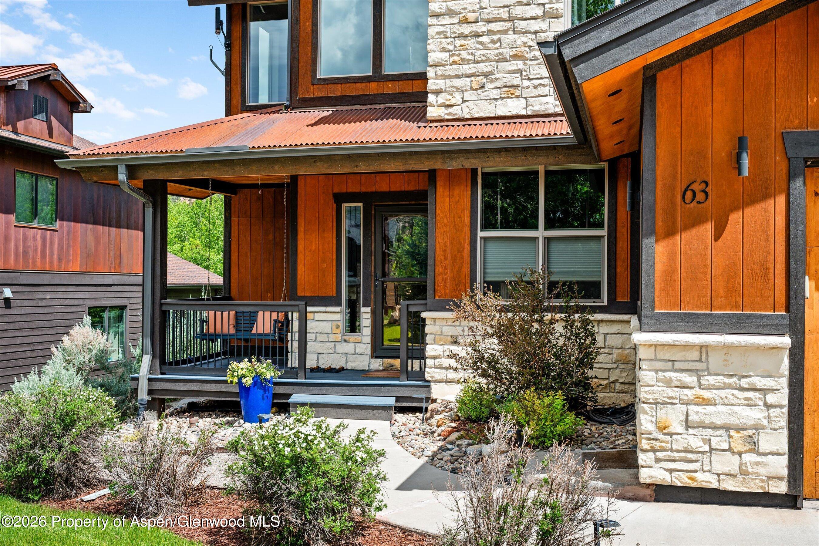 63 Cliff Rose Way