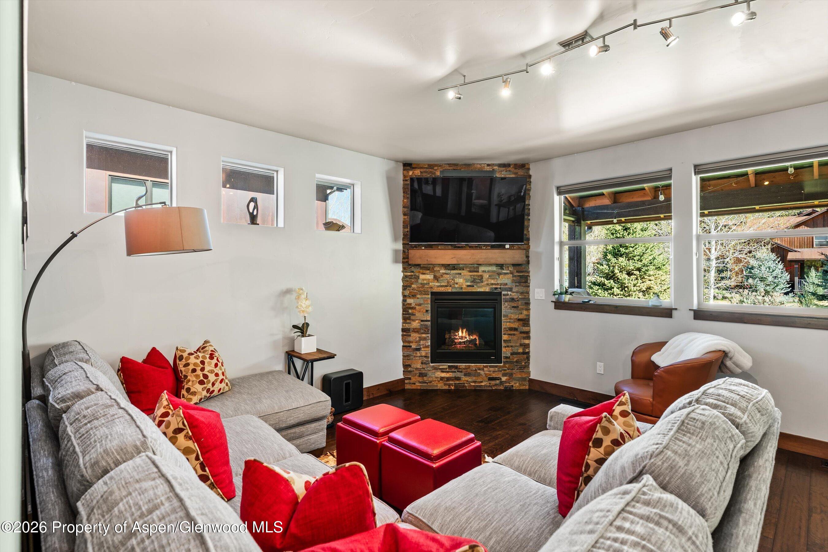 63 Cliff Rose Way