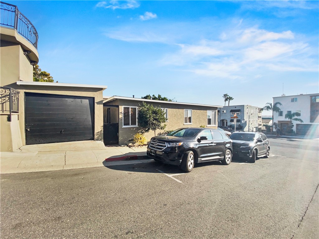 3418 Manhattan Avenue