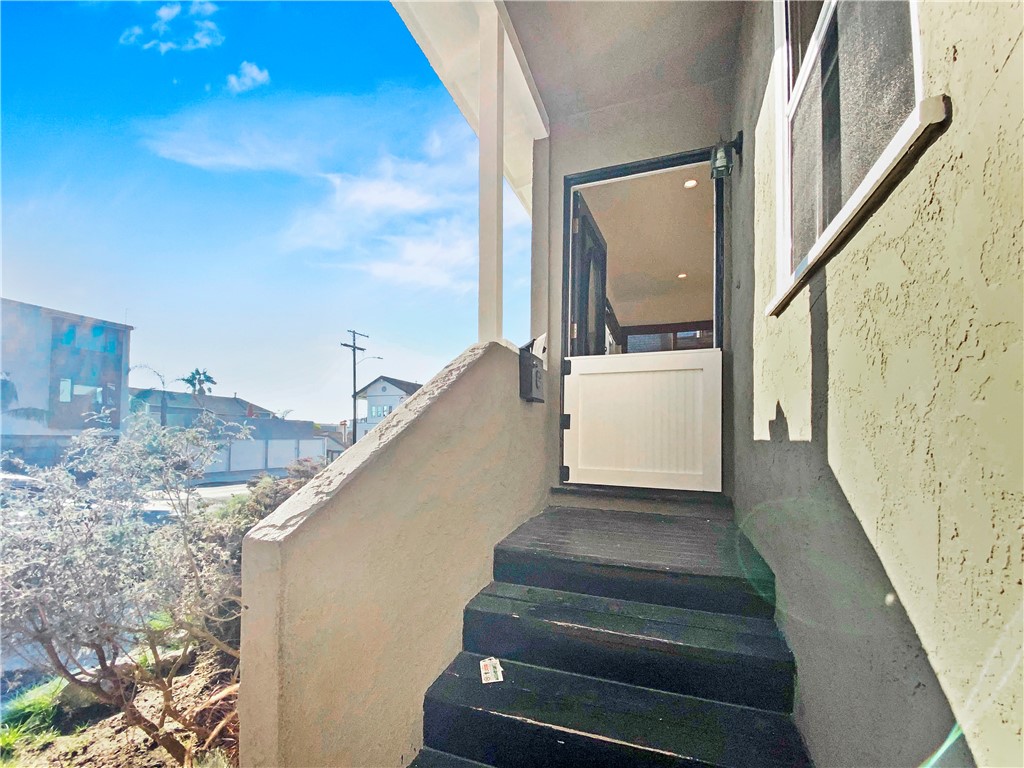 3418 Manhattan Avenue