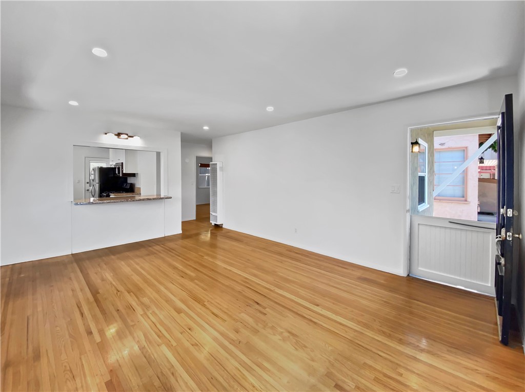 3418 Manhattan Avenue