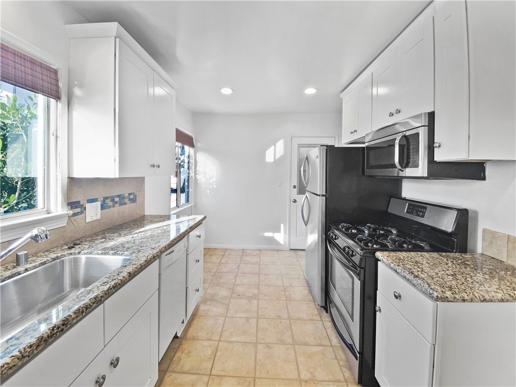 3418 Manhattan Avenue