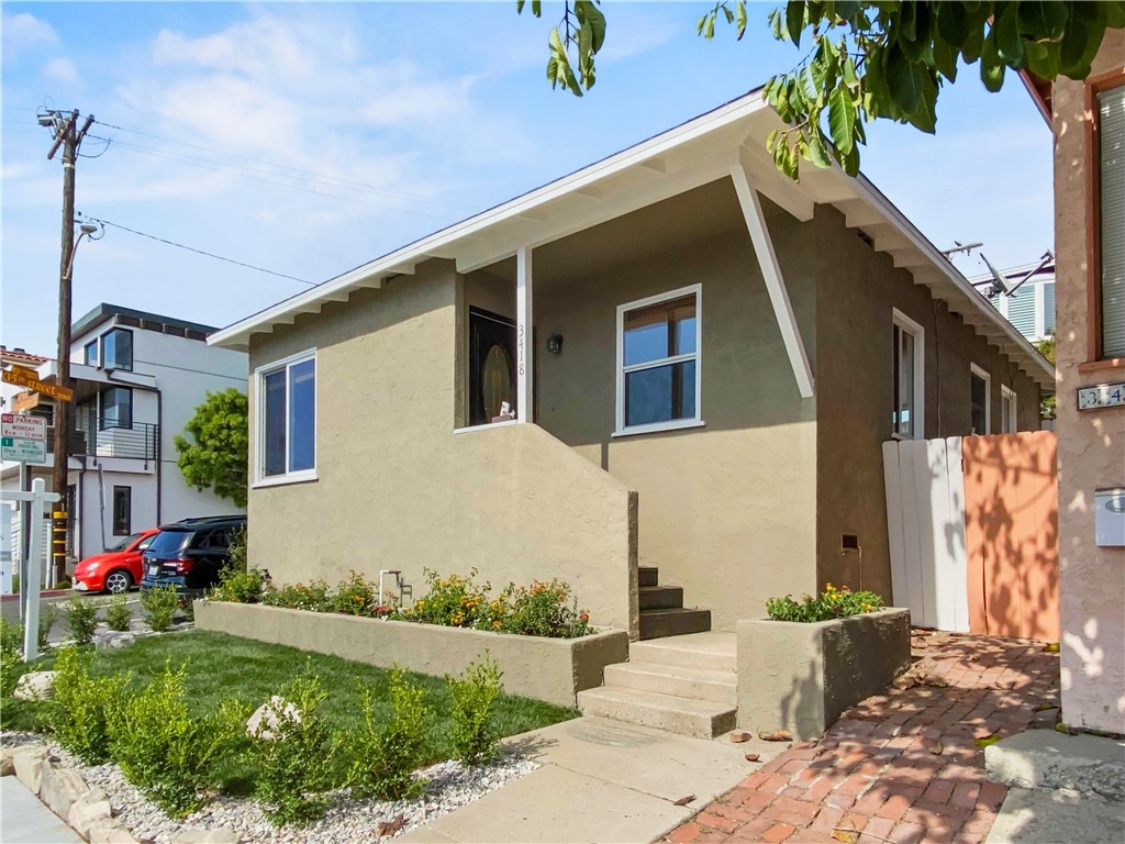 3418 Manhattan Avenue