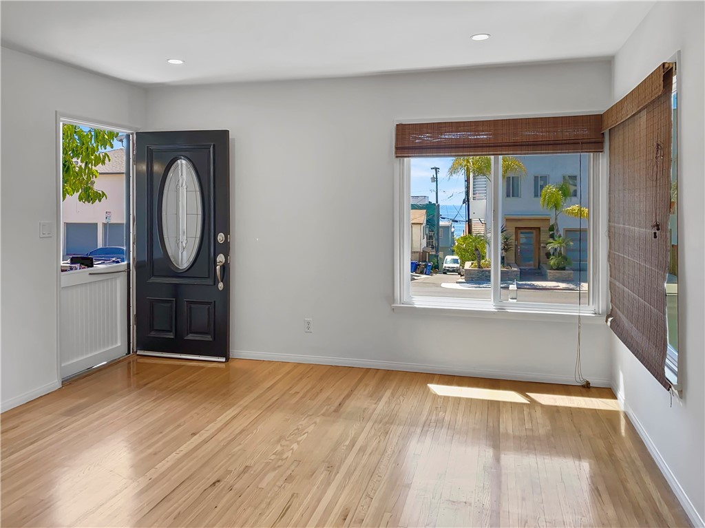 3418 Manhattan Avenue