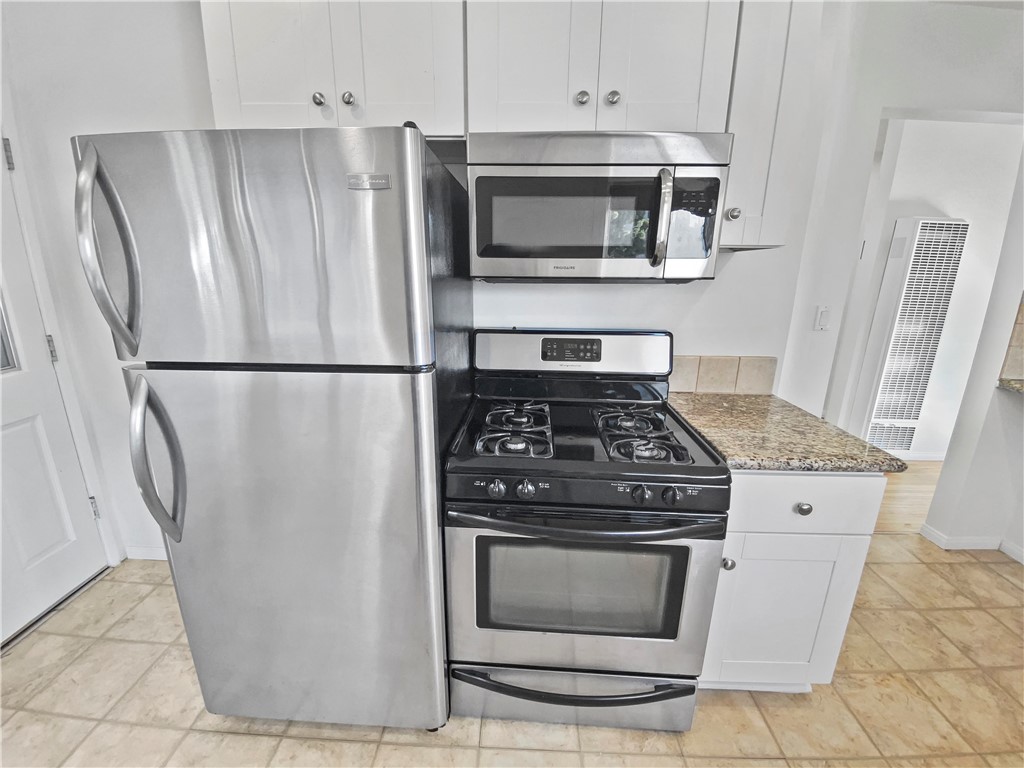 3418 Manhattan Avenue