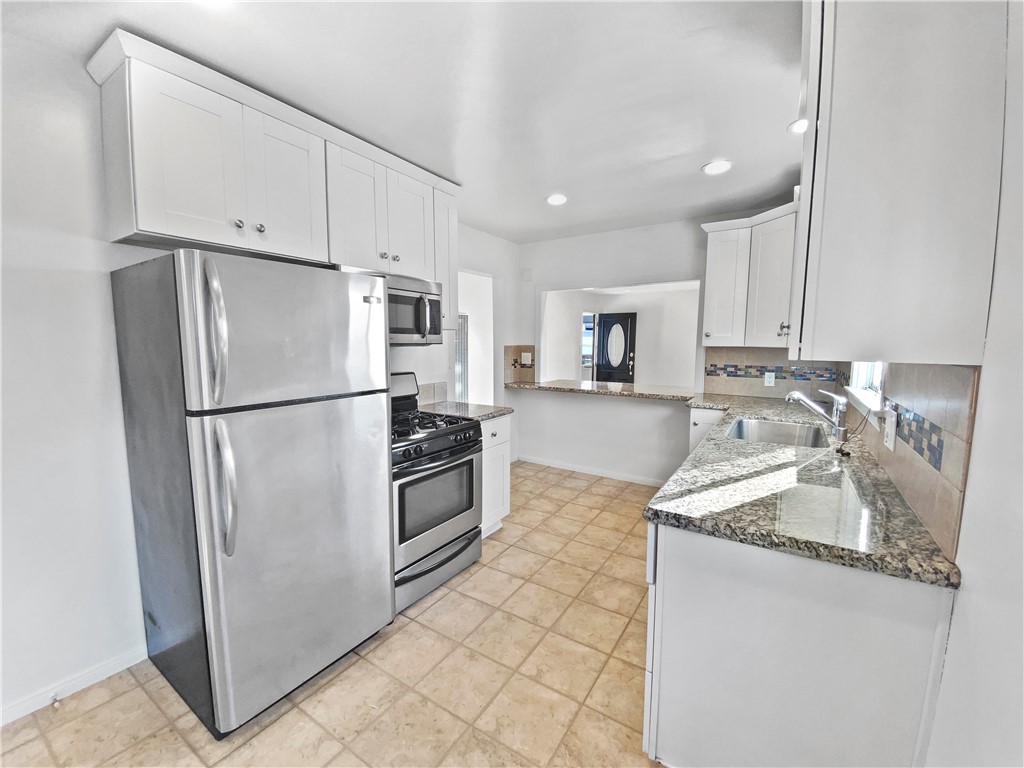 3418 Manhattan Avenue