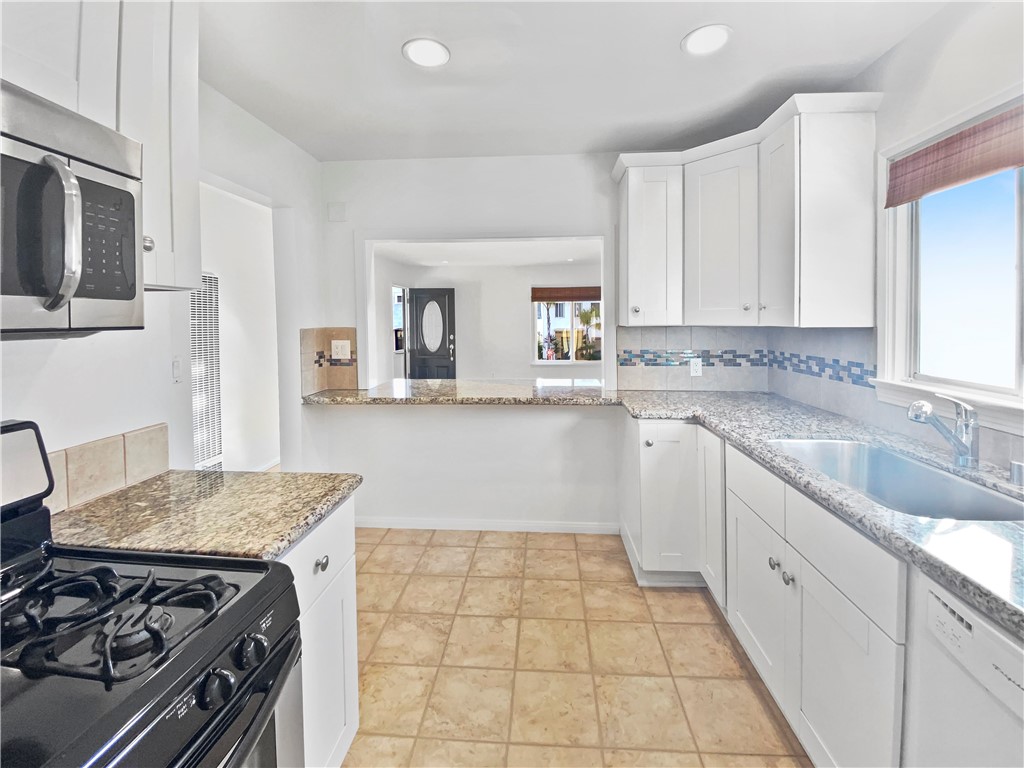 3418 Manhattan Avenue