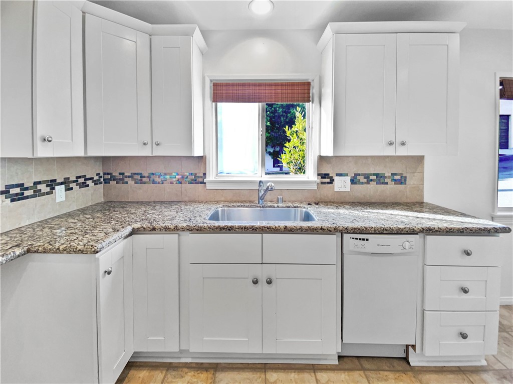 3418 Manhattan Avenue